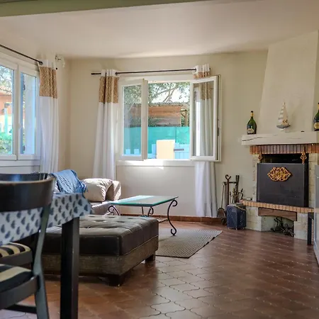 Holiday home Atypique, Cabanon Bord De *