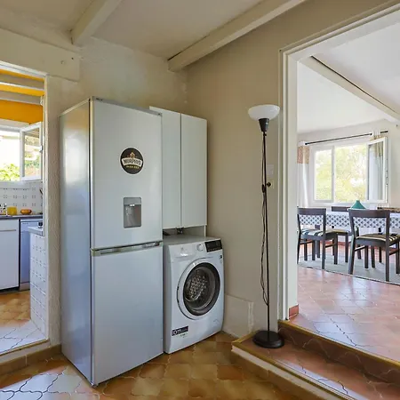Atypique, Cabanon Bord De Holiday home *
