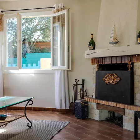 Holiday home Atypique, Cabanon Bord De