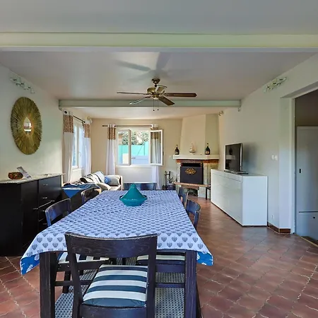 Holiday home Atypique, Cabanon Bord De Hyeres