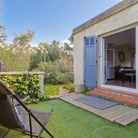 Holiday home Atypique, Cabanon Bord De
