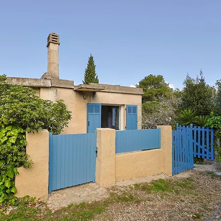 Holiday home Atypique, Cabanon Bord De Hyeres