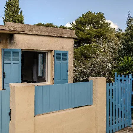 Holiday home Atypique, Cabanon Bord De Hyeres